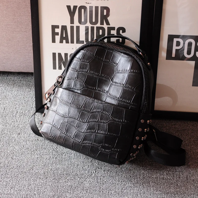 

2019 New Trendy Rivet Genuine Cow Leather Women Backpack Small School Bag for Teenager Girl Travel Bags Cute Femal Back Bag