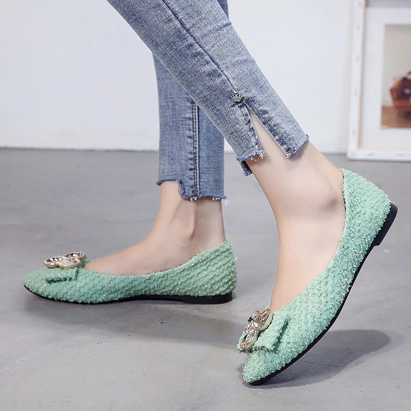 2019 новые весенние женские туфли на плоской подошве с металлическим украшением