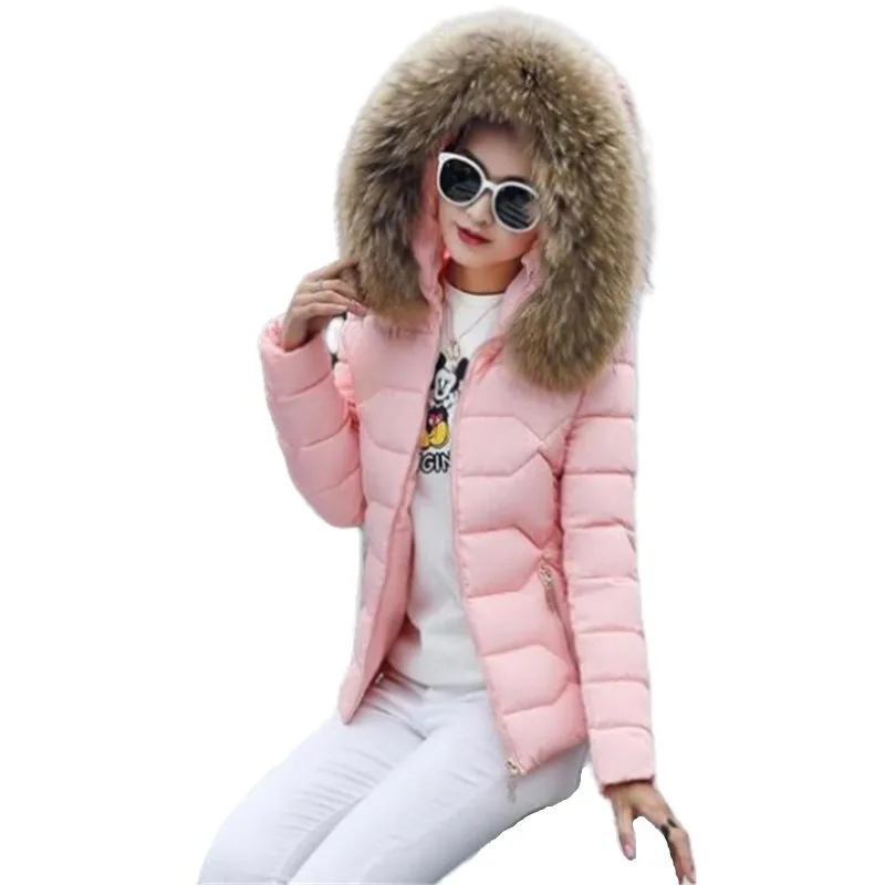 Женская зимняя куртка короткий пуховик с капюшоном и мехом теплая парка