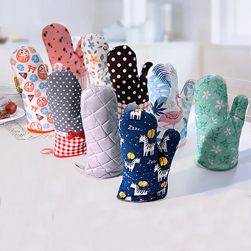 

Customized microwave oven gloves polyester kitchen cooker mat barbecue insulation gloves hot oven gloves baking random delivery