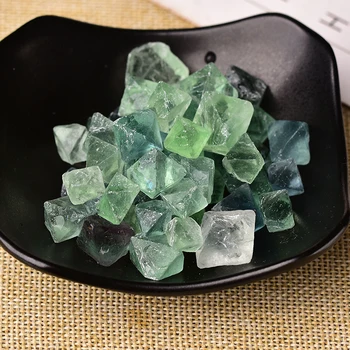 

20g/50g Natural Green Fluorite Raw Crystals Ore Mineral Fish Tank Collection Healing Quartz Home Decor Rock Mineral Specimen