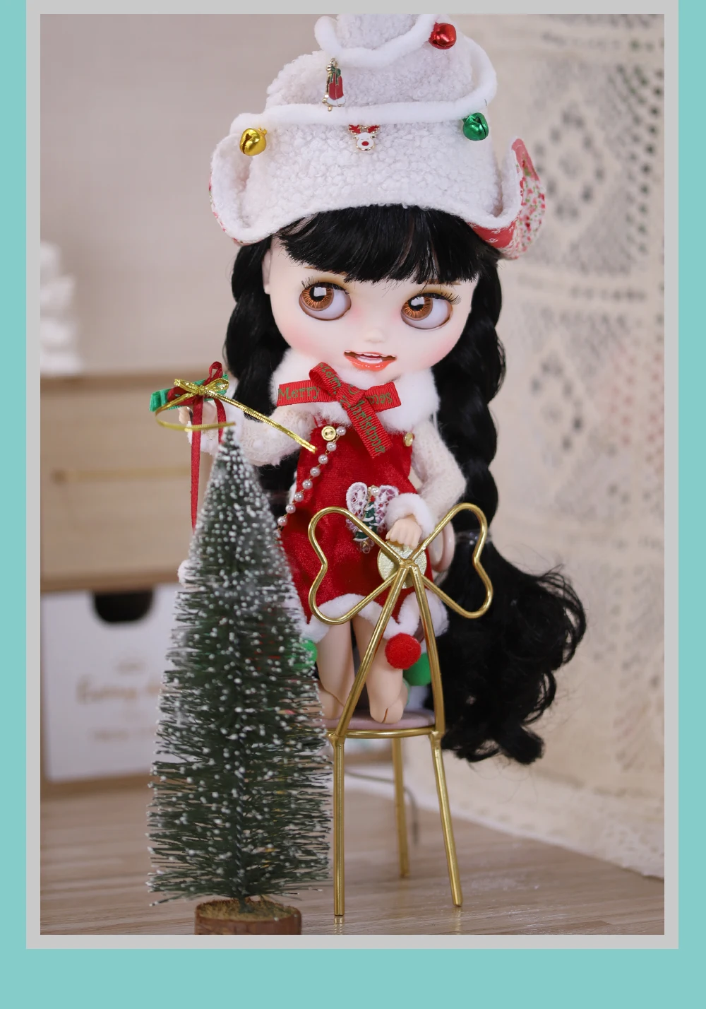 Whitney Navidad – Premium Custom Neo Blythe Muñeca con cabello negro, piel blanca y cara sonriente mate 2