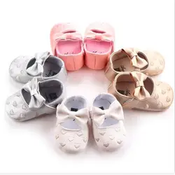 Детская обувь с милым сердечком; обувь для малышей из искусственной кожи; обувь для малышей на мягкой подошве; обувь для новорожденных