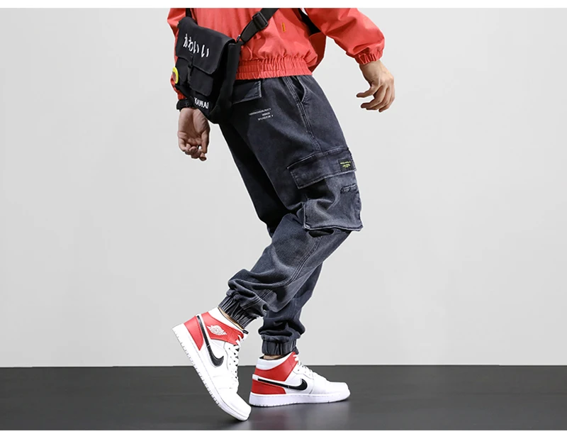 Japanese Style Fashion Men Jeans High Quality Loose Fit Big Pocket Cargo Pants Harem Jeans Men Streetwear Hip Hop Jogger Jeans
