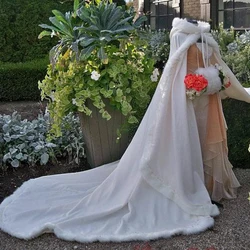 Longue cape de mariée en fausse fourrure, châle d'hiver à capuchon, cape d'accessoires de mariage en ivoire blanc