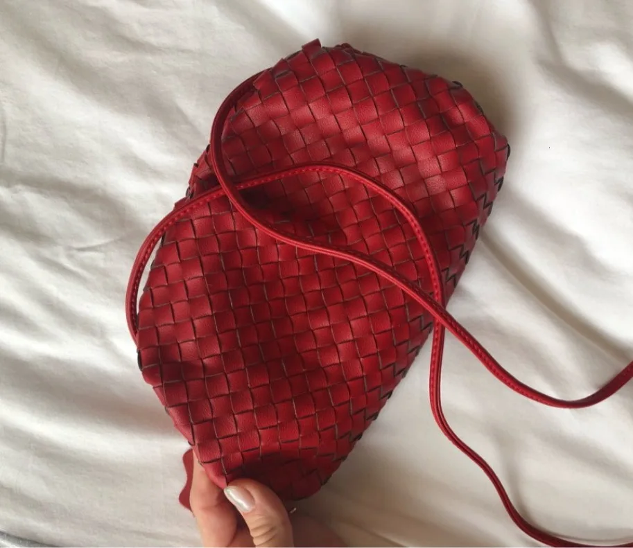 Кожаный тканый конверт, сумка для вязания, роскошные женские сумки, дизайнерские объемные кошельки и сумки клатч кошелек - Цвет: Red