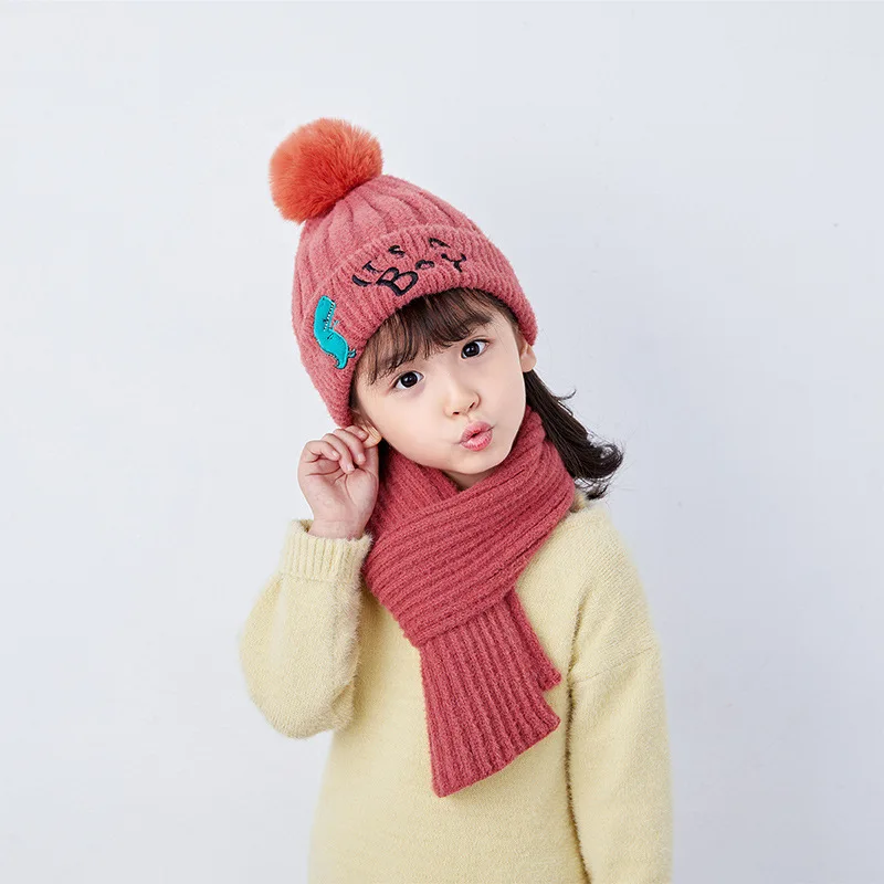Doitbest 2 to 7 Years old kids Beanie sets letters it's a boy 2 pcs boys girls winter hat scarf set - Цвет: Красный