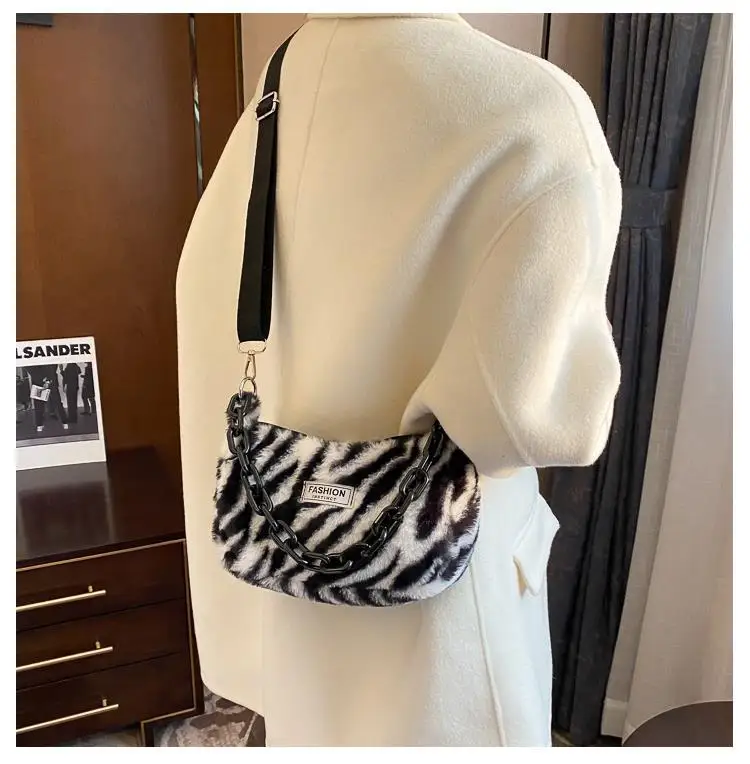 wristlet keychain Fashion Women's Zebra Pattern Mini Shoulder Bags Female Winter Plush Underarm Bags Vintage Leopard Zebra Pattern Fluffy Tote Bag purse