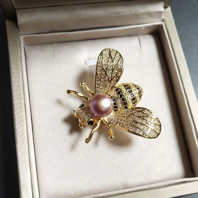 Funny little bee Brooch female pearl Rhinestone cardigan suit Brooches Pin neckpin accessories gift Gold Gold