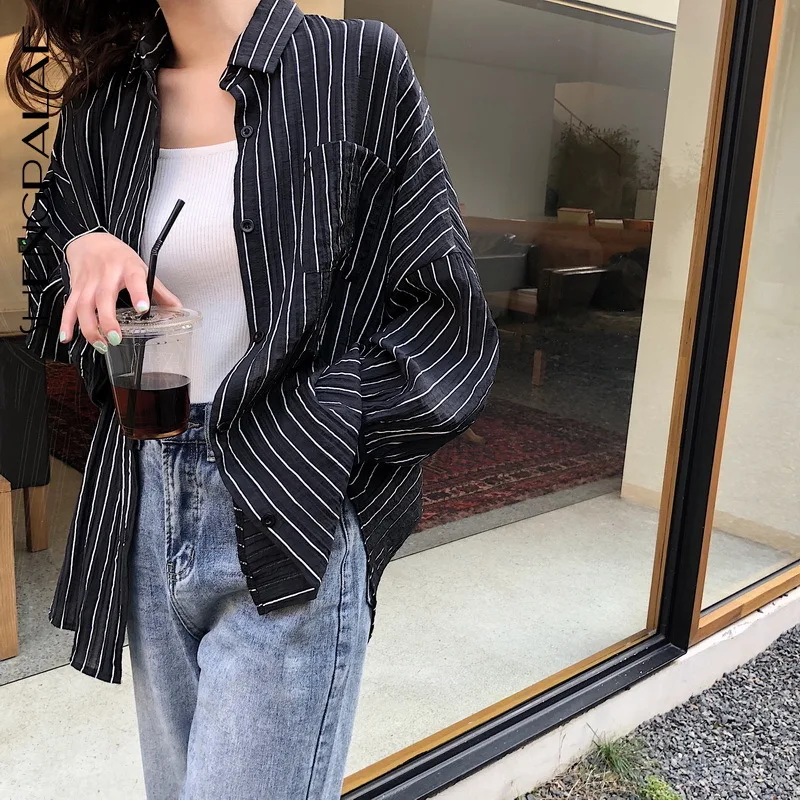 

SHENGPALAE 2019 New Autumn Loose Big Size White Striped Women Blouses Batwing Sleeve Turn-down Collar Female Shirt Tide FU082