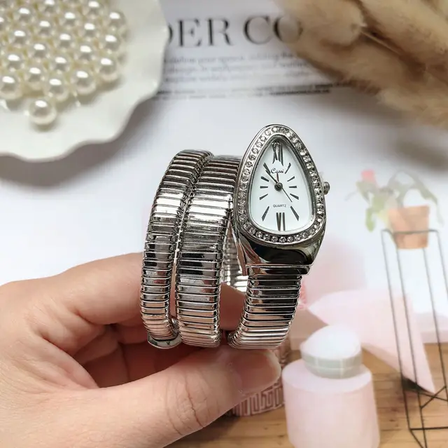 Unique Snake Shaped Women Watches With Rhinestone Fashion Luxury Brand Ladies Watch Diamond Snake Bracelet Watch Women Silver white