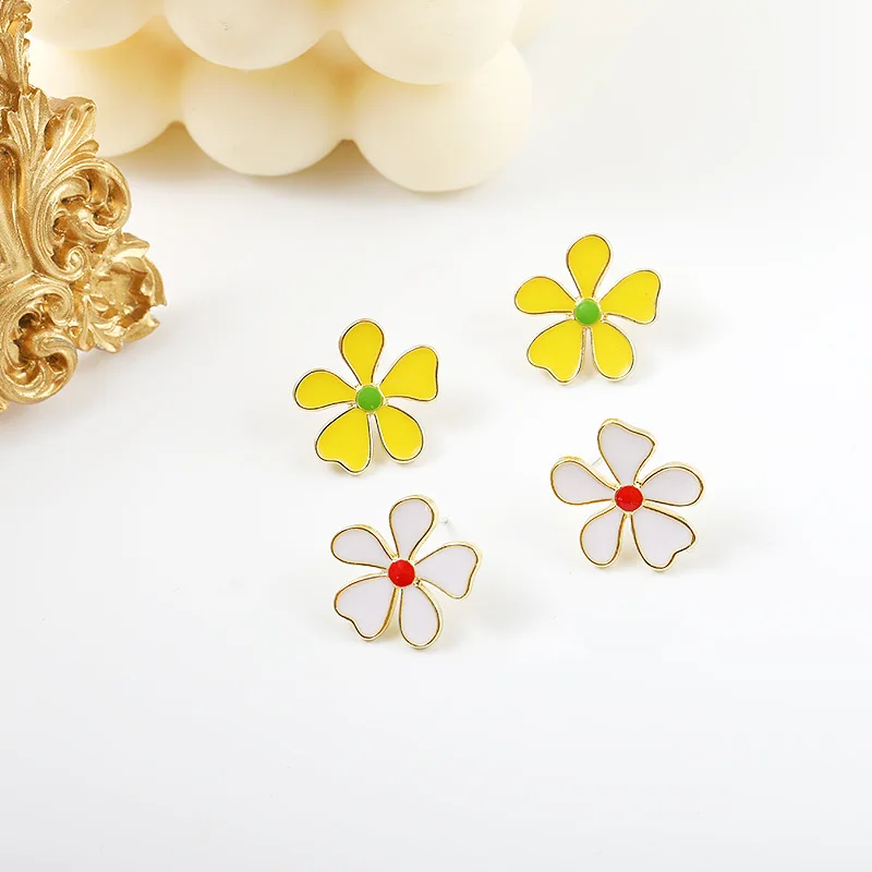 

Korean Sweet Enamel Yellow White Flower Stud Earrings for Women Girls Valentine Day Gift Wedding Simple Jewelry Pendiente Brinco