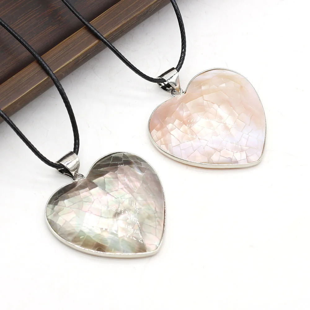 

45cm Natural White Black Shell Heart Shape Charms Pendants For Women Girls Necklace Jewelry Accessories Gifts Size 40x40mm