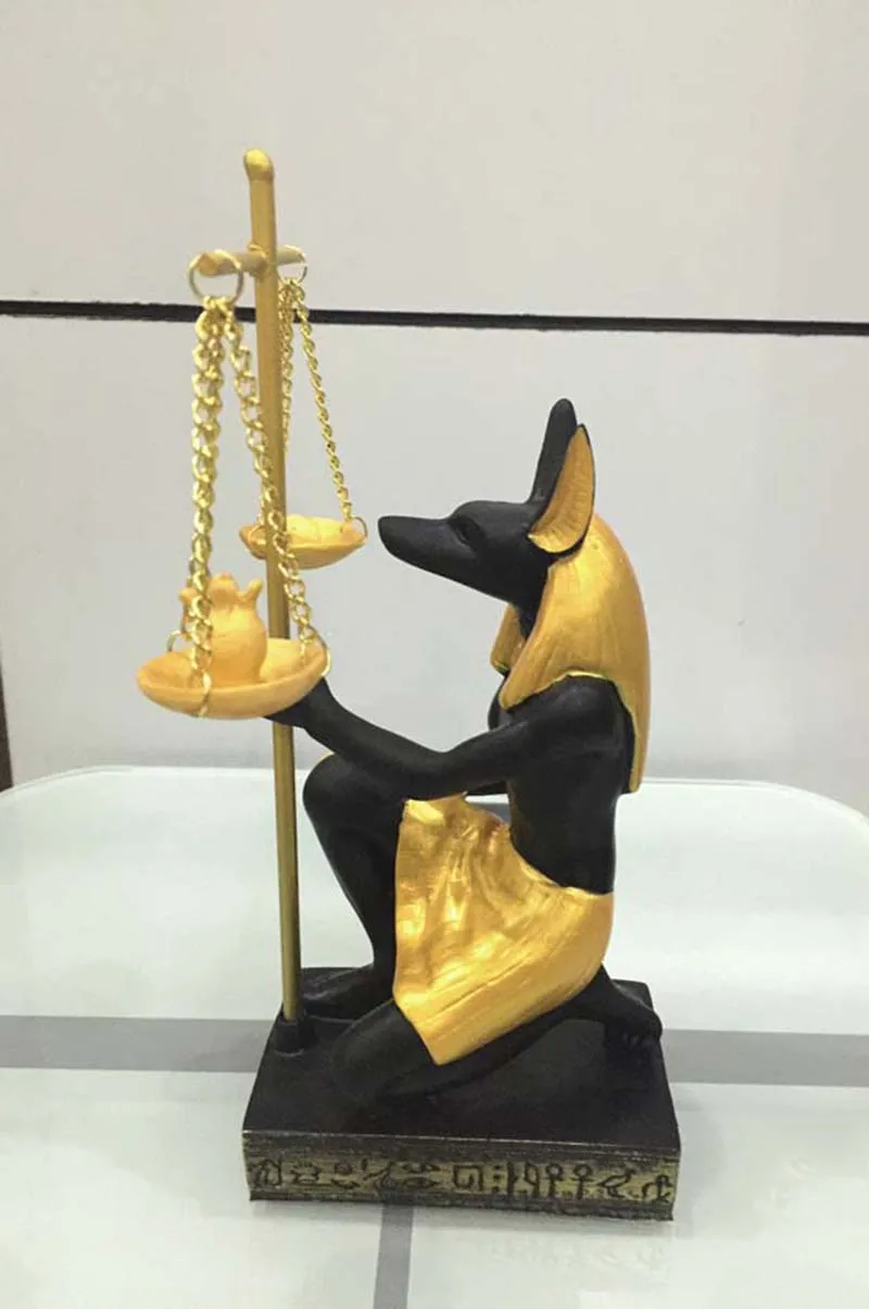 Черно-золотые анубисские весы египетской статуэтки