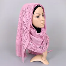 Kobiety koronkowe frędzle szalik damski chustka na głowę Hollow trójkątny szalik szale szalik z pałąkiem na głowę przepuszczalność czarnym czerwonym szalikiem kwiat biały tanie tanio YJSFG HOUSE WOMEN Adult POLIESTER Mieszanka bawełny Stałe moda 135 cm-175 cm Islam muslim head scarf shawls and wraps