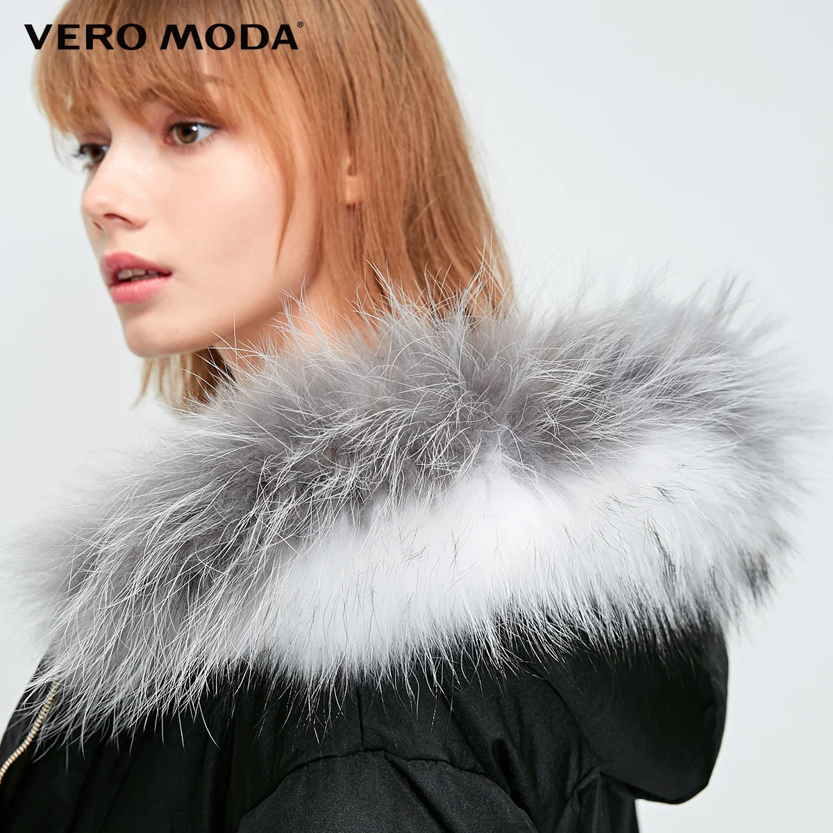 Vero Moda Женская куртка-пуховик средней длины с капюшоном из меха енота, 90% утиного пуха | 318412543