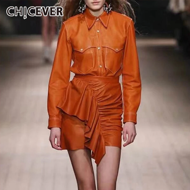 CHICEVER PU Leer Twee Delige Set Voor Vrouwen Revers Kraag Lange Mouwen Jas Hoge Taille Ruche Rokken Vrouwelijke Pak 2019 herfst Nieuwe CHICEVER PU Leer Twee Delige Set Voor Vrouwen Revers Kraag Lange Mouwen Jas Hoge Taille Ruche Rokken Vrouwelijke Pak 2019 herfst Nieuwe