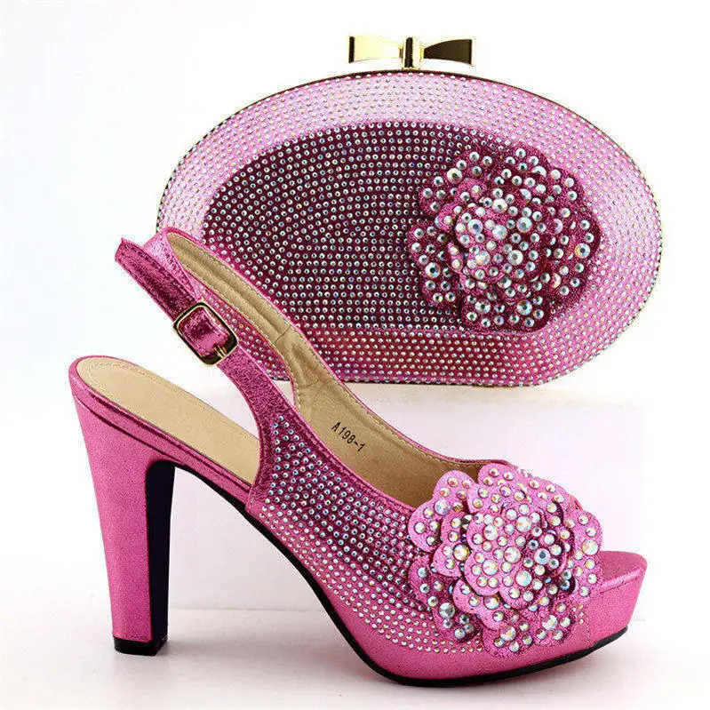 A198-1 玫红 38-42 RMB200 跟高11.3CM