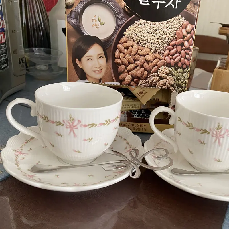 Tazza Fatta for tè Fatti a Mano Tazza di Ceramica Tazze da caffè Tazza di tè pomeridiano e Set di piattino Palazzo Britannico Tazza di Stampa squisita