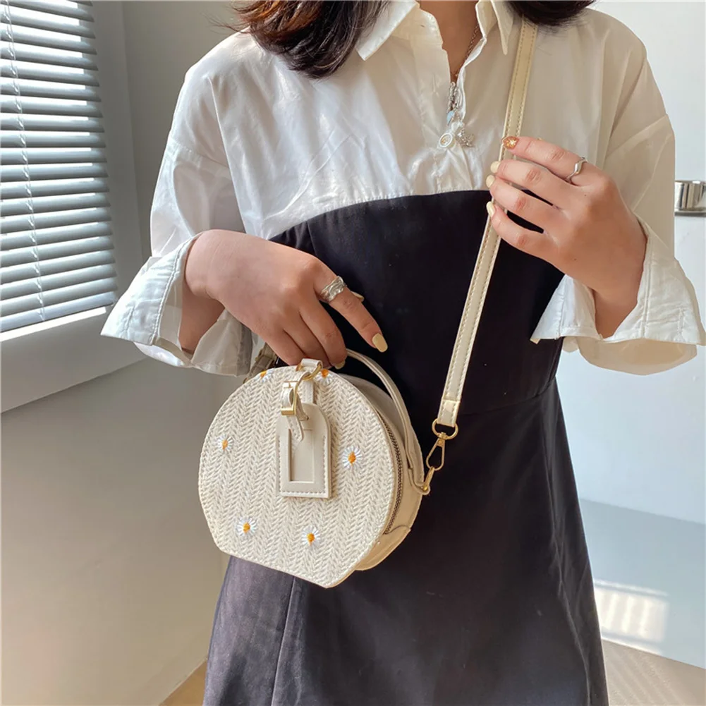 

Соломенная круглая сумка на плечо для женщин, праздничный маленький пляжный саквояж кросс-боди из ротанга с ромашками, лето 2021