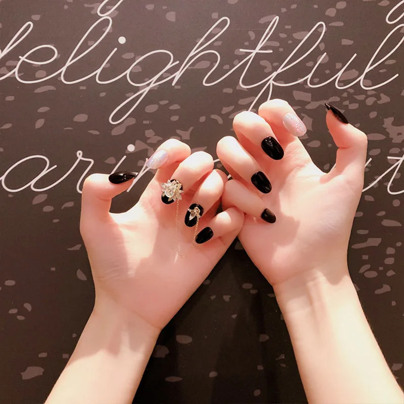 

American Punk Style Black Fake Nails with Golden Chain 3D Rhinestone Bride Full Nail tips Middle-long Size False Nail T