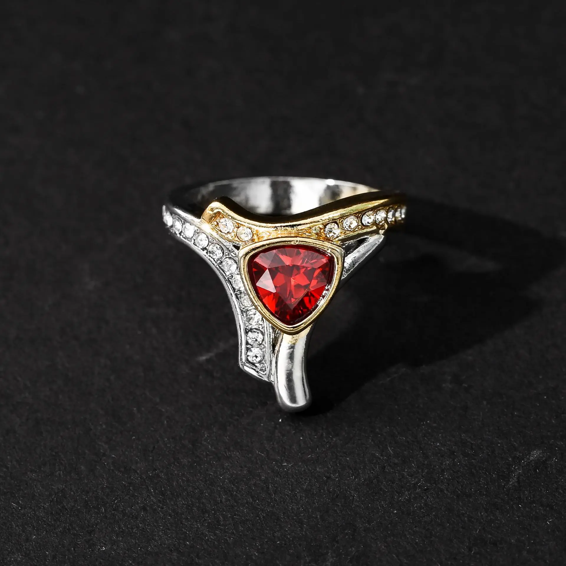 

Creative Unique Two Color Triangle Shape with Micro Red Zircon Ring for Women Party Cocktail Fashion Jewelry