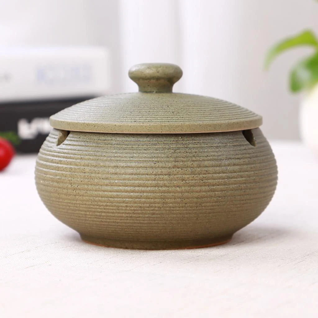 Ceramic Ashtray with lid, Suitable for soot Storage, Windproof，Desktop Smoking Ash Tray for Home Office Decoration