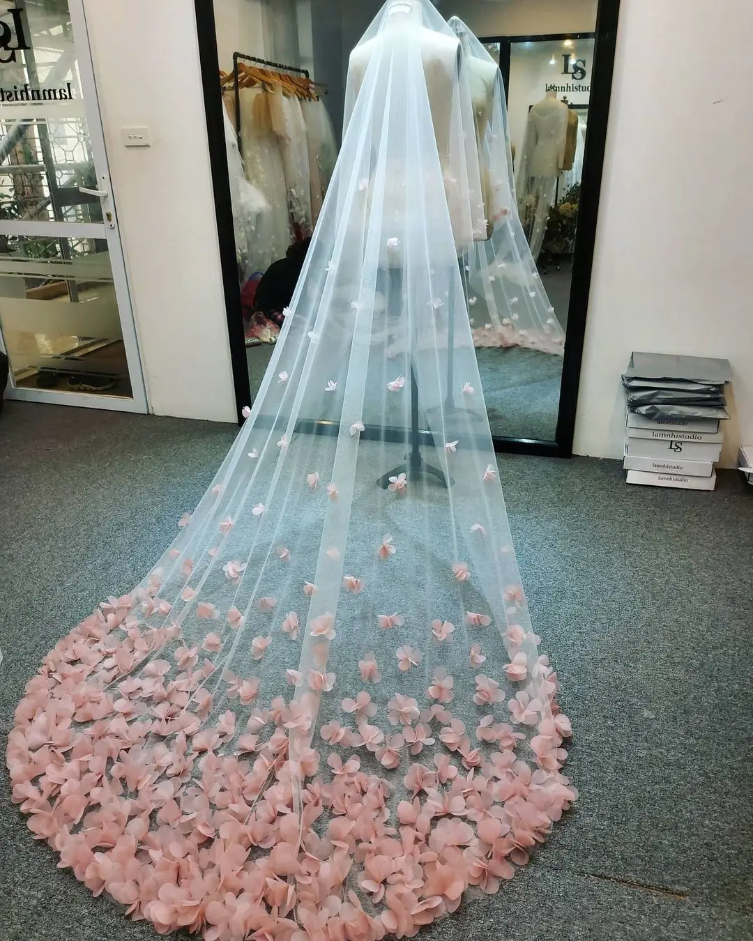 TOPQUEEN 3D Floral Short Veil Elegant Bridal Veil Super Soft Pearl Veils  Wedding Accessories With Hair Comb V80 - AliExpress
