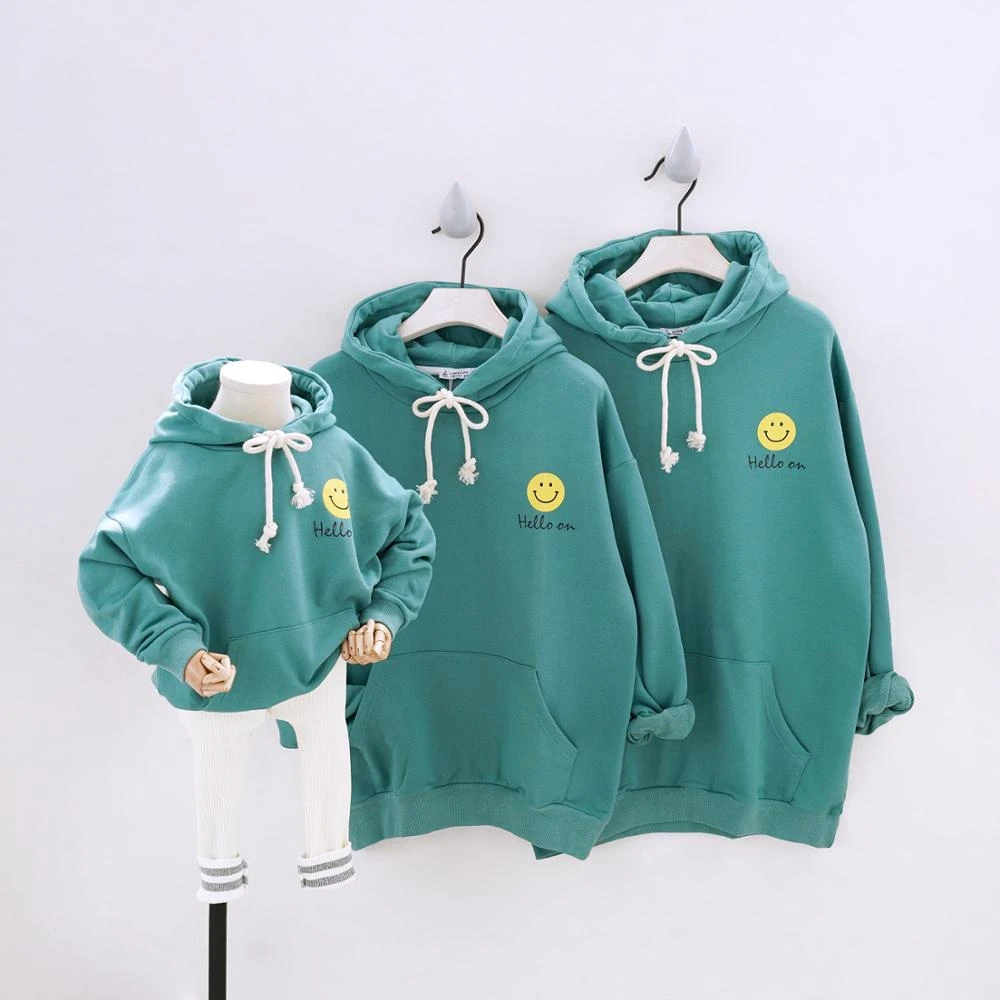 Sudaderas familiares con capucha y cara de sonrisa, deportiva con bolsillo para mamá, papá y niños|Trajes iguales de familia| - AliExpress