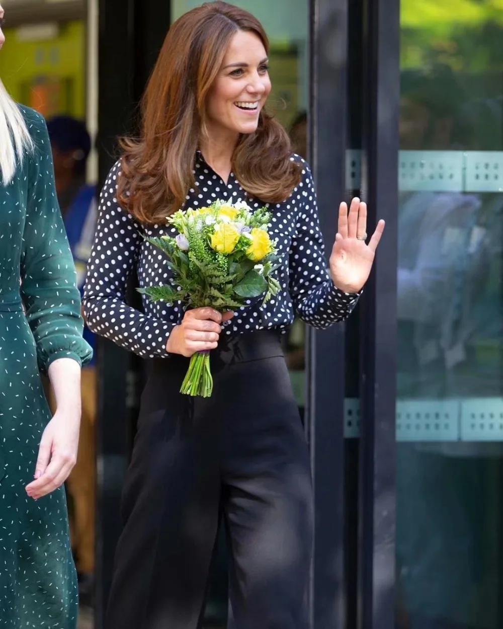 Kate Middleton, весенне-осенний комплект, рубашка в горошек с длинным рукавом, однобортный, широкие, прямые, черные брюки, костюм из двух предметов