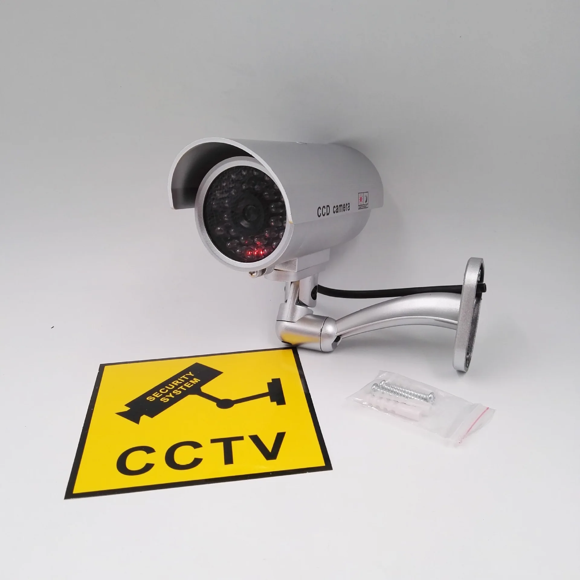 

Simulation Camera With Lamp Household Gun Style 3V ABS Material Anti-theft Battery Powered Security Protection Simulation Camera