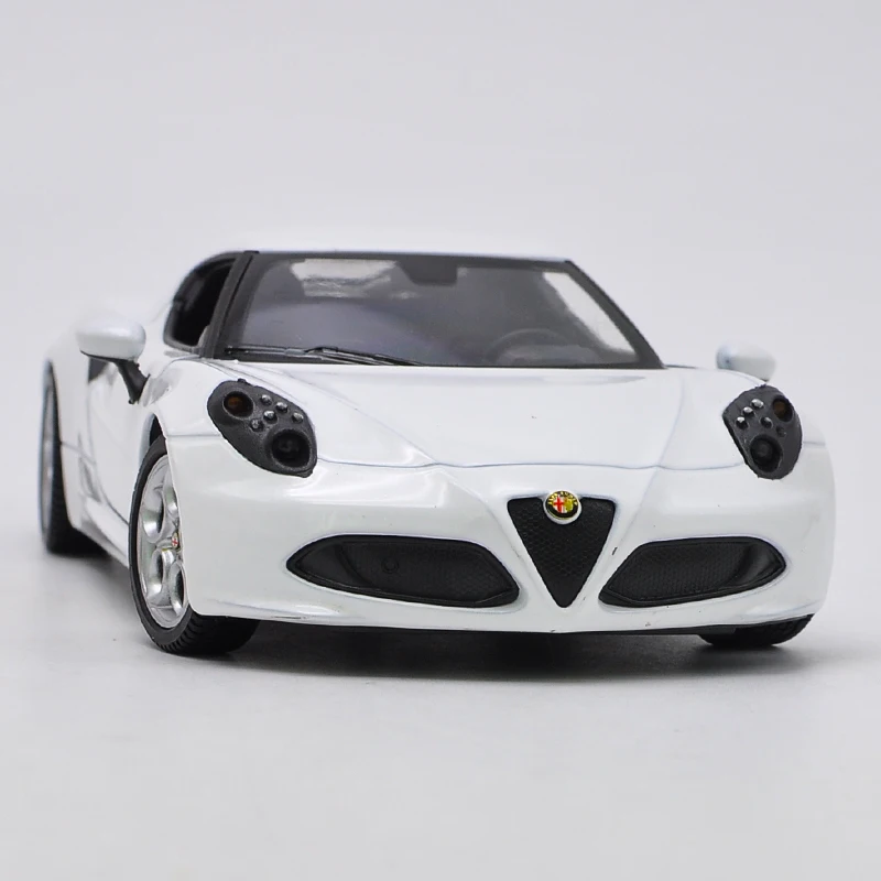 Изысканный 1:24 ALFA Romeo 4C спортивный автомобиль сплав модель, моделирование литой металл коллекция и Подарочная модель украшения