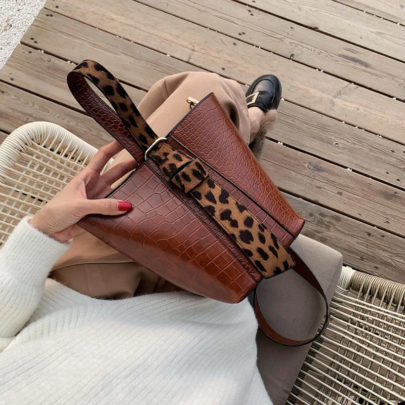 

High Grade Sense Bag WOMEN'S Bag 2019 New Style Korean-style Crocodile Pattern Versatile Shoulder Leopord Pattern Broadband Buck