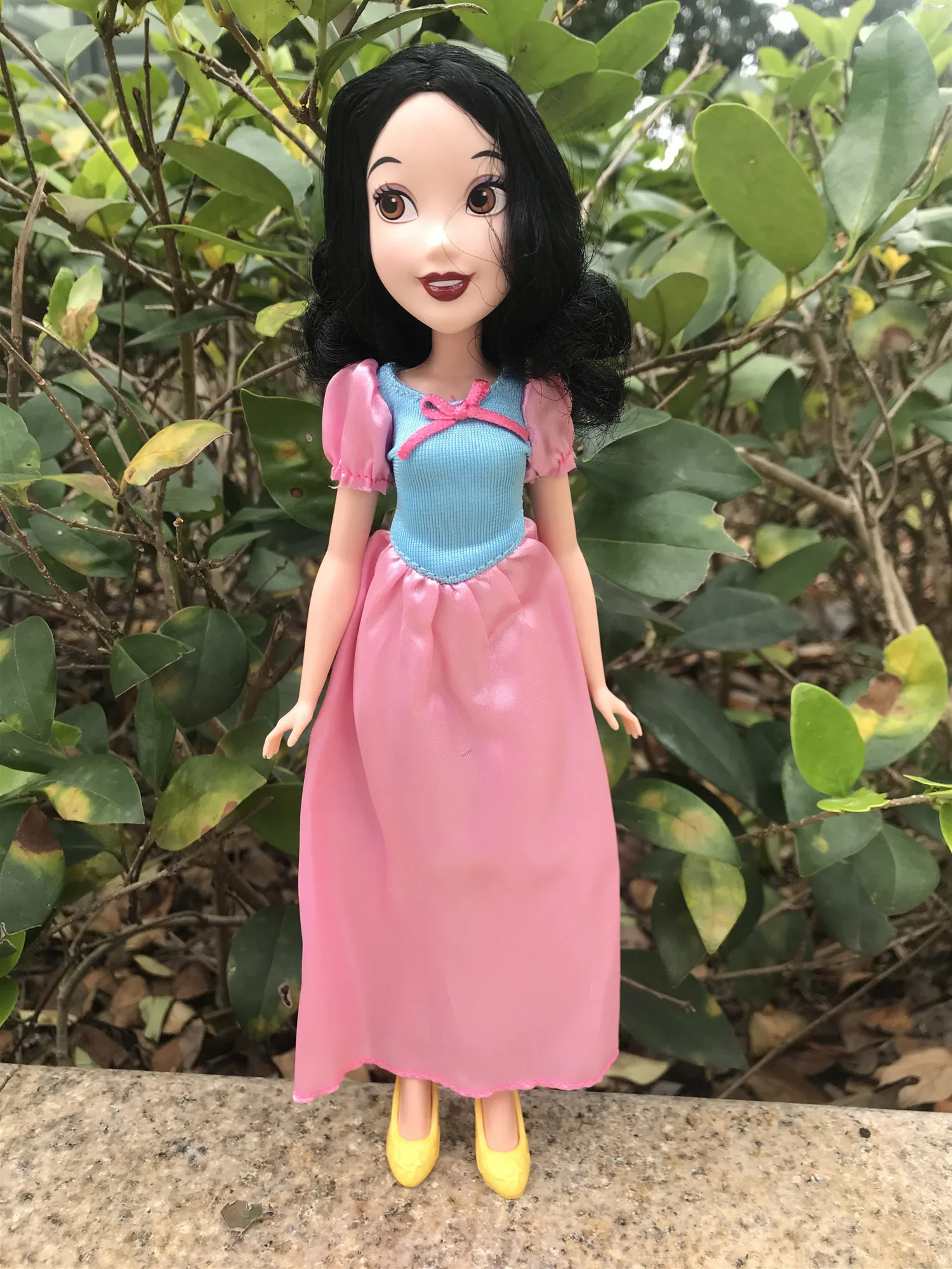 disney princess royal shimmer snow white doll