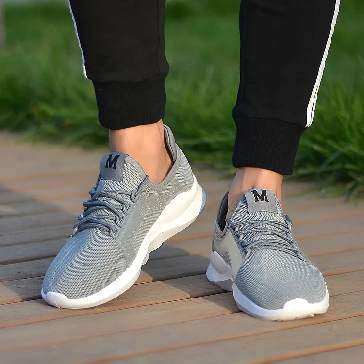 

2019 new couple shoes casual breathable men's running shoes Anti-Slip wear wear portable sports shoes