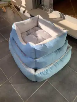 

Cama Azul Mullida y Cuadrada para Mascotas