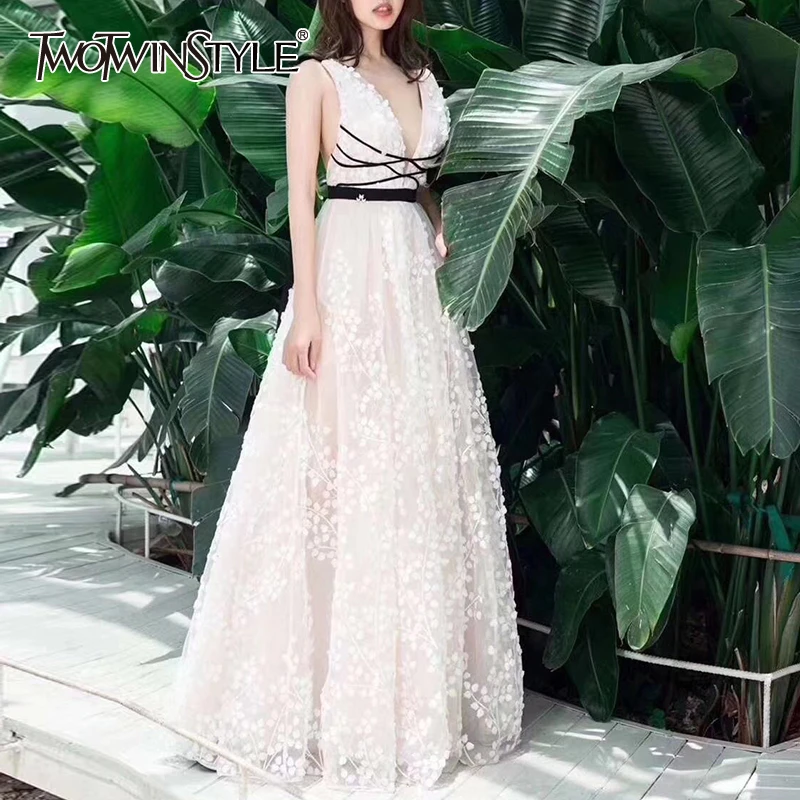 Женское винтажное платье TWOTWINSTYLE разноцветное с аппликацией v-образным вырезом