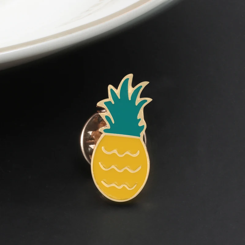 Fashion Brooch Avocado Pineapple Enamel Pins for Women Kids Jackets Lapel Pin Custom Button Badge Jewelry Cartoon Fruit Brooches