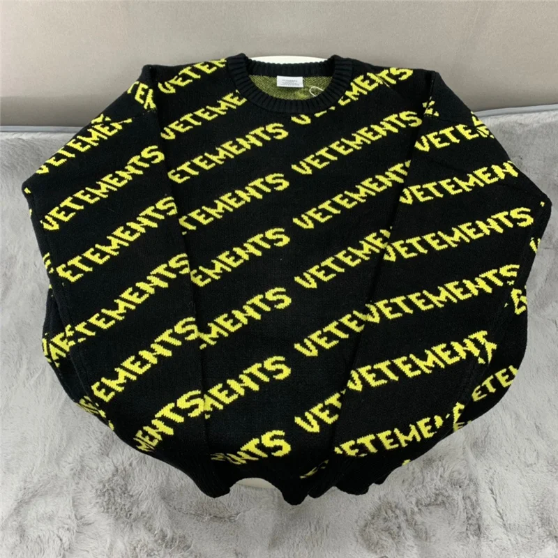 VETEMENTS Allover Logo Sweater Men Women 1:1 High Quality Sweatshirts Vetements Crewneck Hoodie Thick material VTM Inside Tag cardigan male