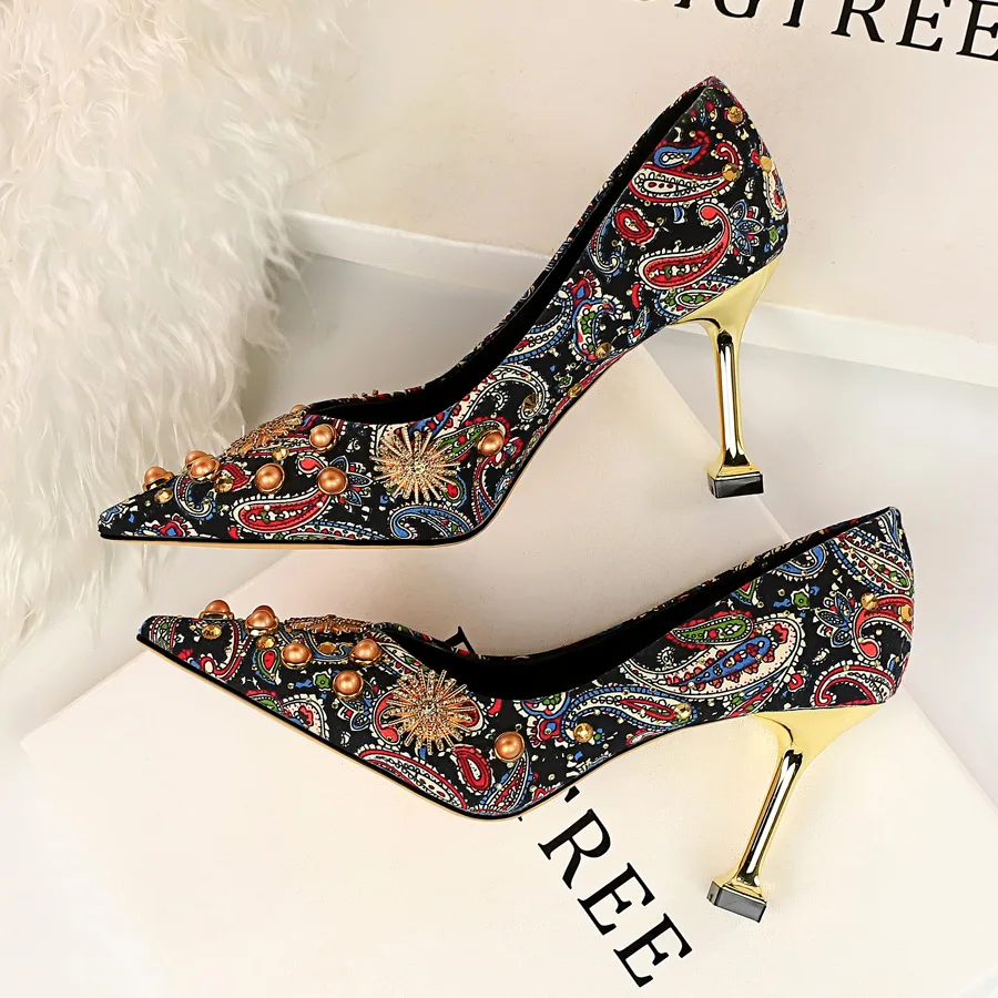 

Retro Wedding Shoes Women Metal High Heels Crystal Rivet Decoration Pointed Toe Shoes Shallow Multicolor Sexy Heel Ladies Shoes