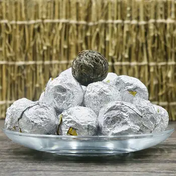 

2017 Chinese Raw Pu-erh Tea Yi Wu Da Shu "Dragon Ball" Mini Sheng Pu-erh Tuocha 50g
