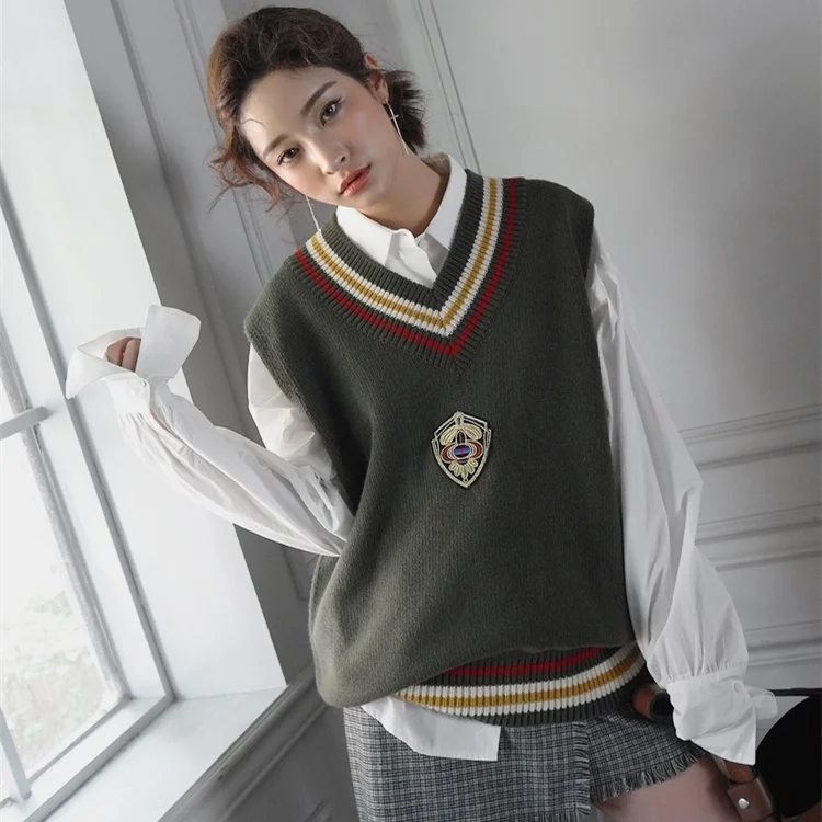 

Women Sleeveless Pullover 2019 Autumn Winter Korean Style Vintage Badge Stripe V Neck Knitted Sweater Vest Army Green Khaki T361
