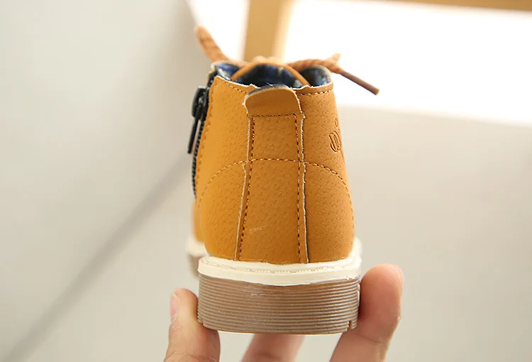 Детские Ботинки martin; сезон осень-зима; Новые Нескользящие ботинки; модные короткие ботинки для мальчиков и девочек; теплая подошва из говядины в британском стиле