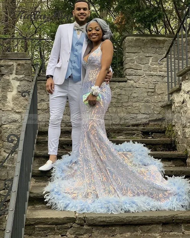 Sexy V-Neck Backless Mermaid White and Black Prom Dresses with Feathers Long Train Spaghetti Straps African Graduation Gowns