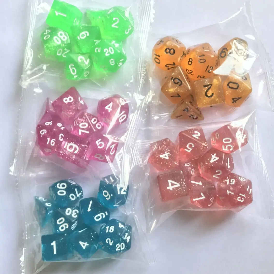 Подземелья и Драконы 7 шт мульти-кости граненые [семь наборов] DND сито TRPG Ran Group
