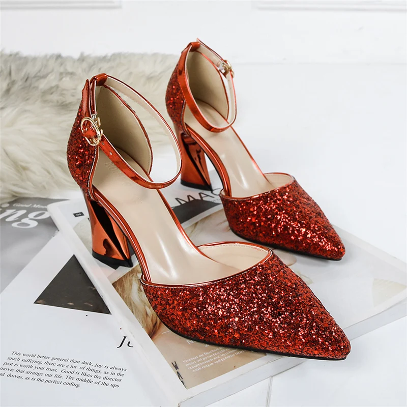 

2020 Elegant Women 8cm squore High Heels bling Gold Wedding Sandals Scarpins Lady Pointed Toe Pumps Glitte Red Party Shoes
