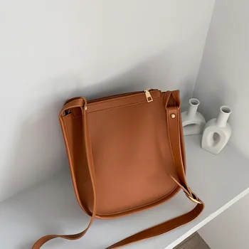 

Net red female bag 2020 new bag female fashion shoulder messenger bucket bag zipper casual simple bag