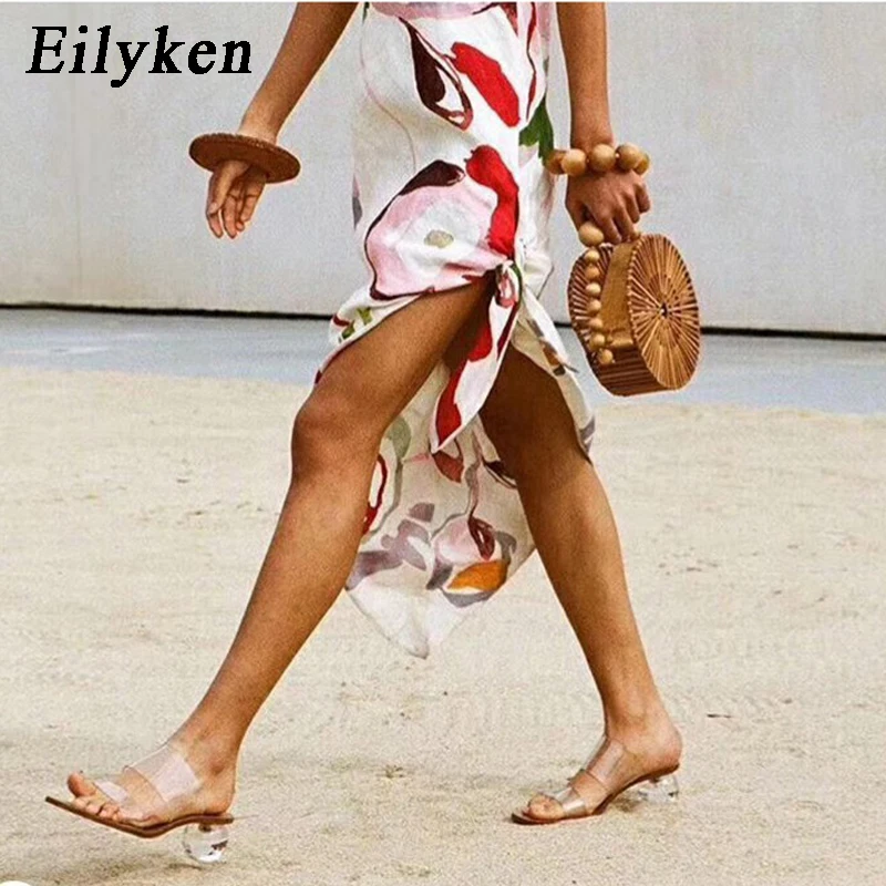 Koop Eilyken Crystal Ball Lage Hak Pvc Transparant Clear Slippers Vrouwen Peep Toe Zomer Sandalen Mode Nieuwe Ontwerp Slippers Outdoor