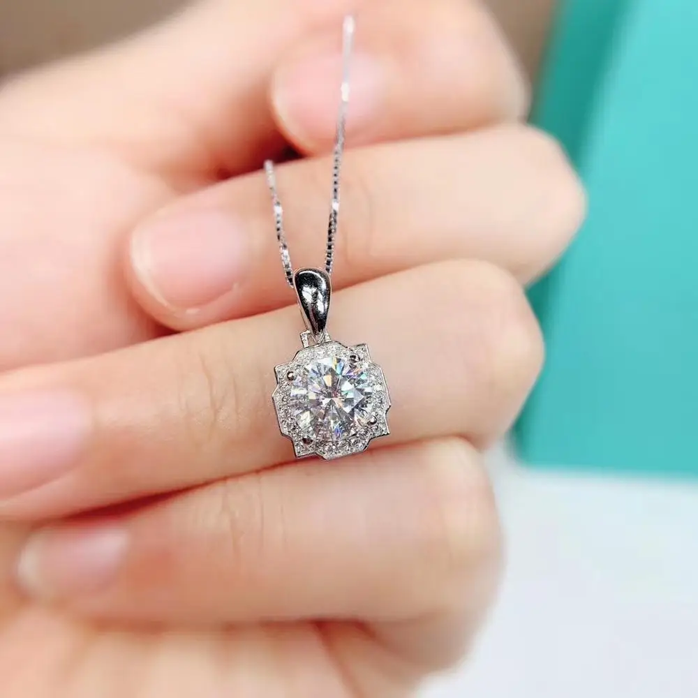 

Poetry Of Jew Store Round Silver Moissanite Pendants 1ct D VVS Luxury Moissanite Weding Pendants for Women
