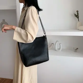 

Single shoulder lady bag new Korean version Baitao oblique Bag rivet chain bag large capacity bucket bag women bags designer